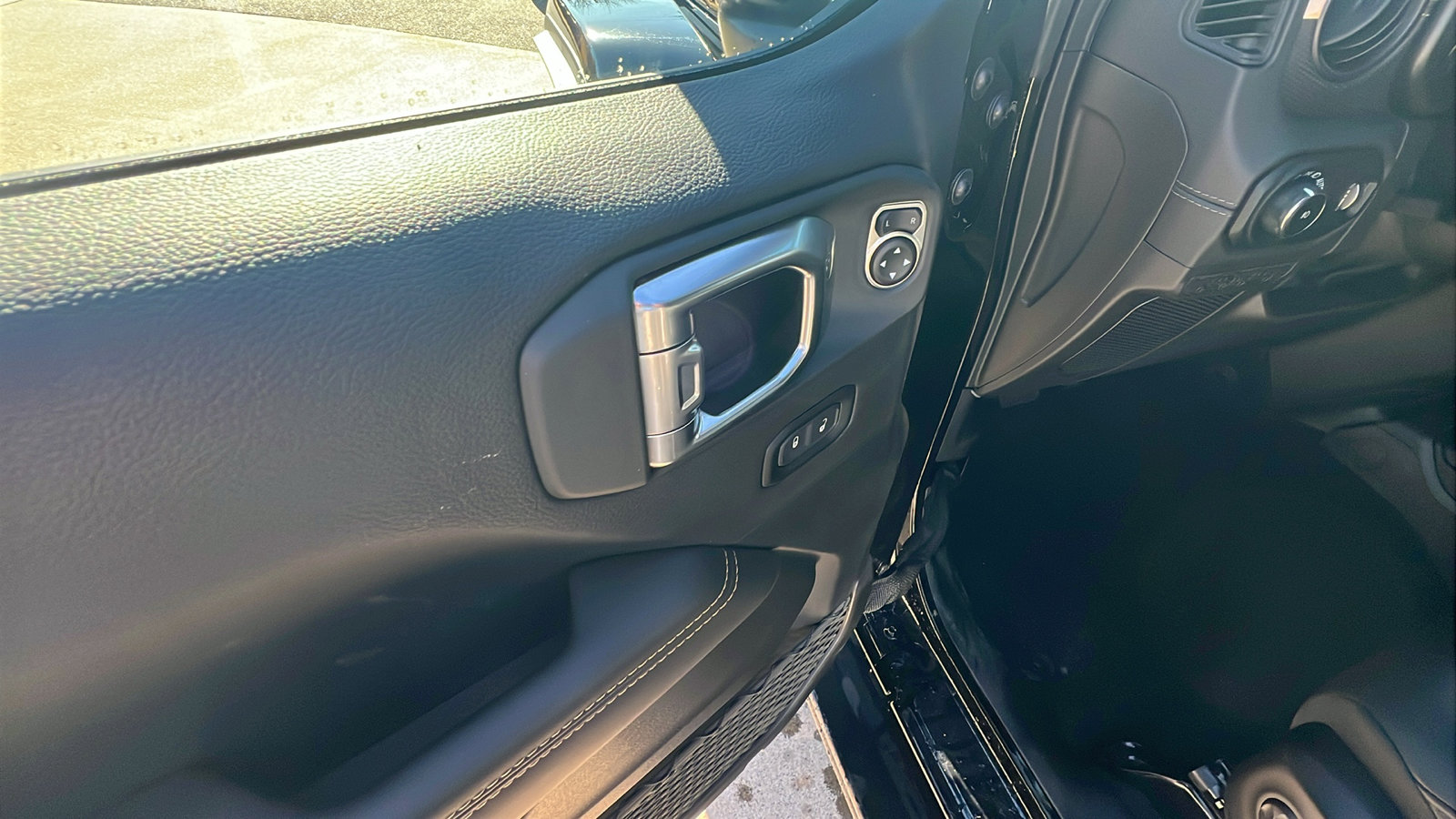 New 2025 Jeep Wrangler Unlimited Rubicon 392 image 15