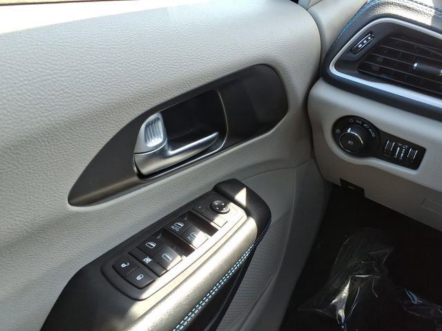 Used 2021 Chrysler Pacifica Touring image 21