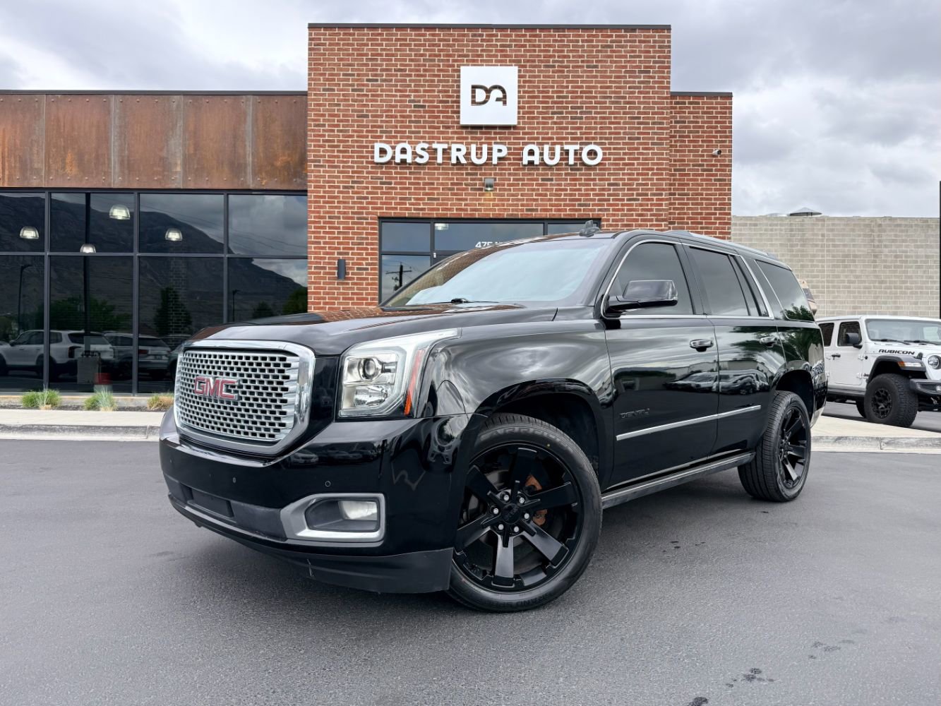 Used 2017 GMC Yukon Denali w/ Open Road Package AWD/4WD image 1