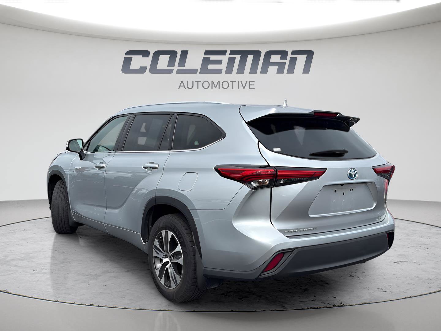 Used 2021 Toyota Highlander XLE image 3