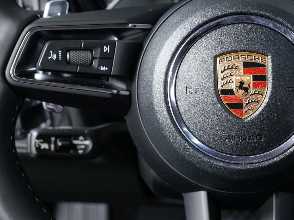 Certified 2026 Porsche Macan AWD/4WD image 10