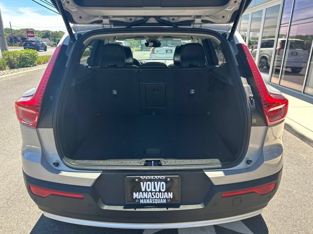 Certified 2025 Volvo XC40 B5 Core AWD/4WD image 11