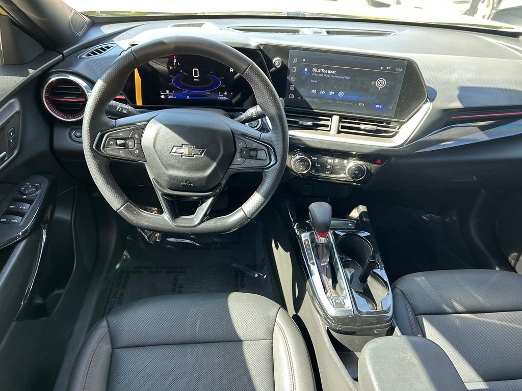 Used 2024 Chevrolet Trax RS FWD image 16