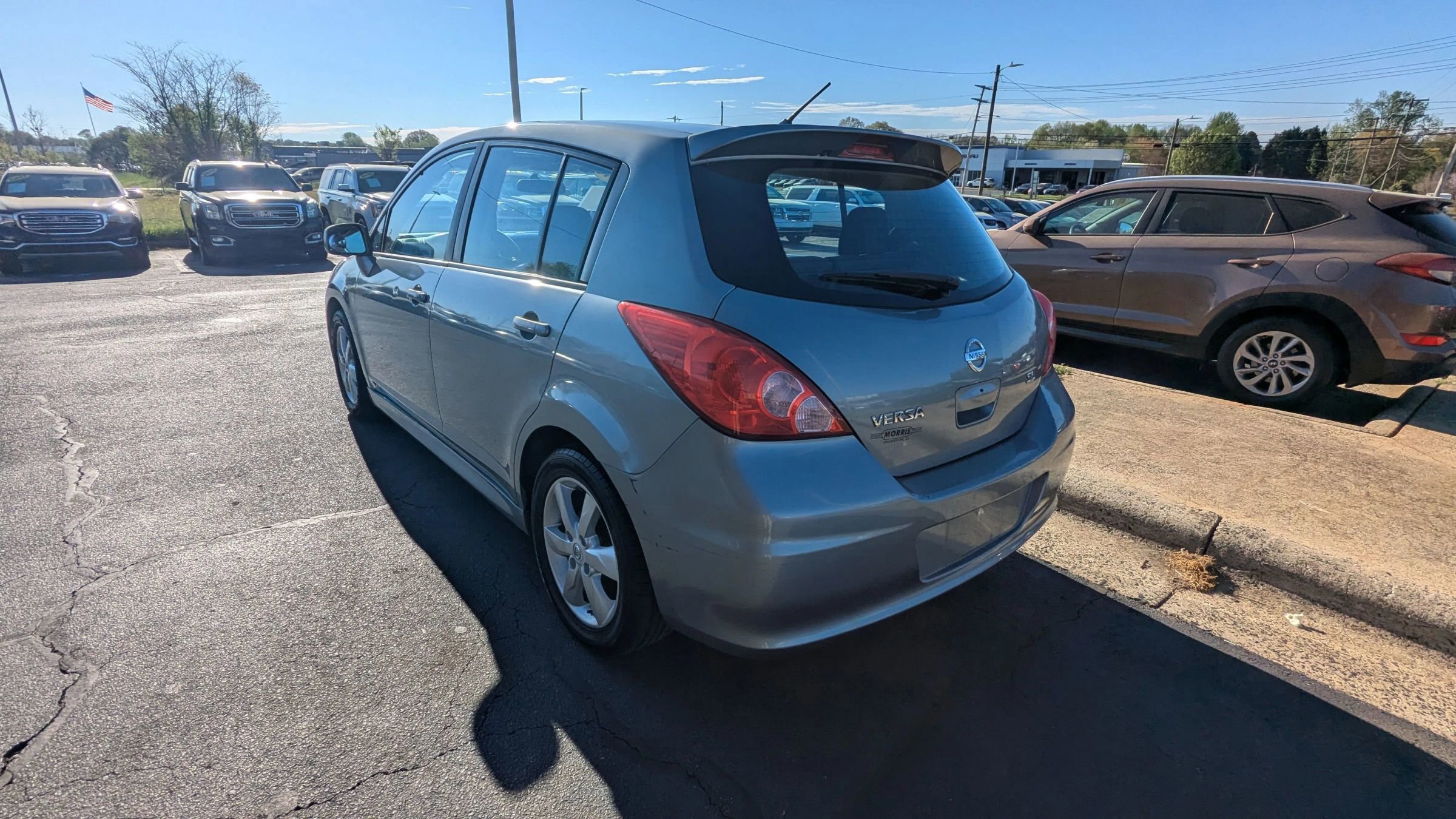 Used 2011 Nissan Versa SL w/ Premium Pkg image 5