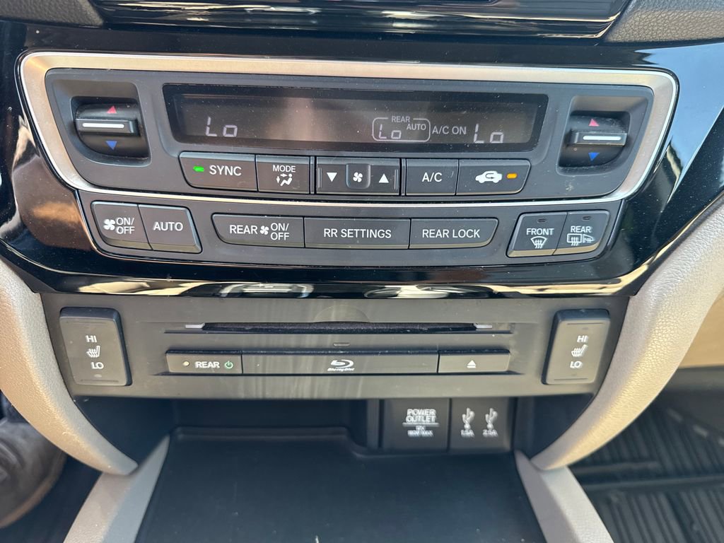 Used 2016 Honda Pilot Touring image 21