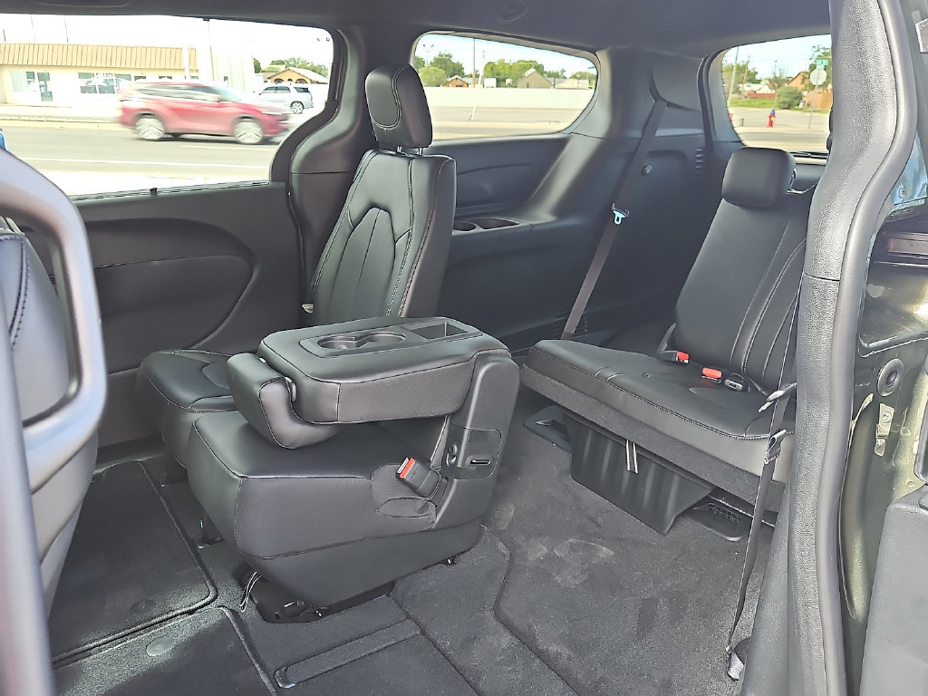 New 2027 Chrysler Pacifica Select FWD image 11