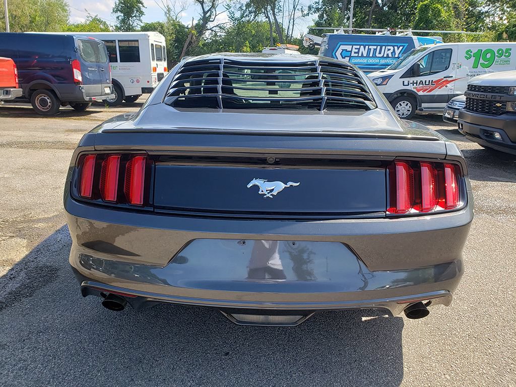 Used 2017 Ford Mustang Coupe RWD image 3