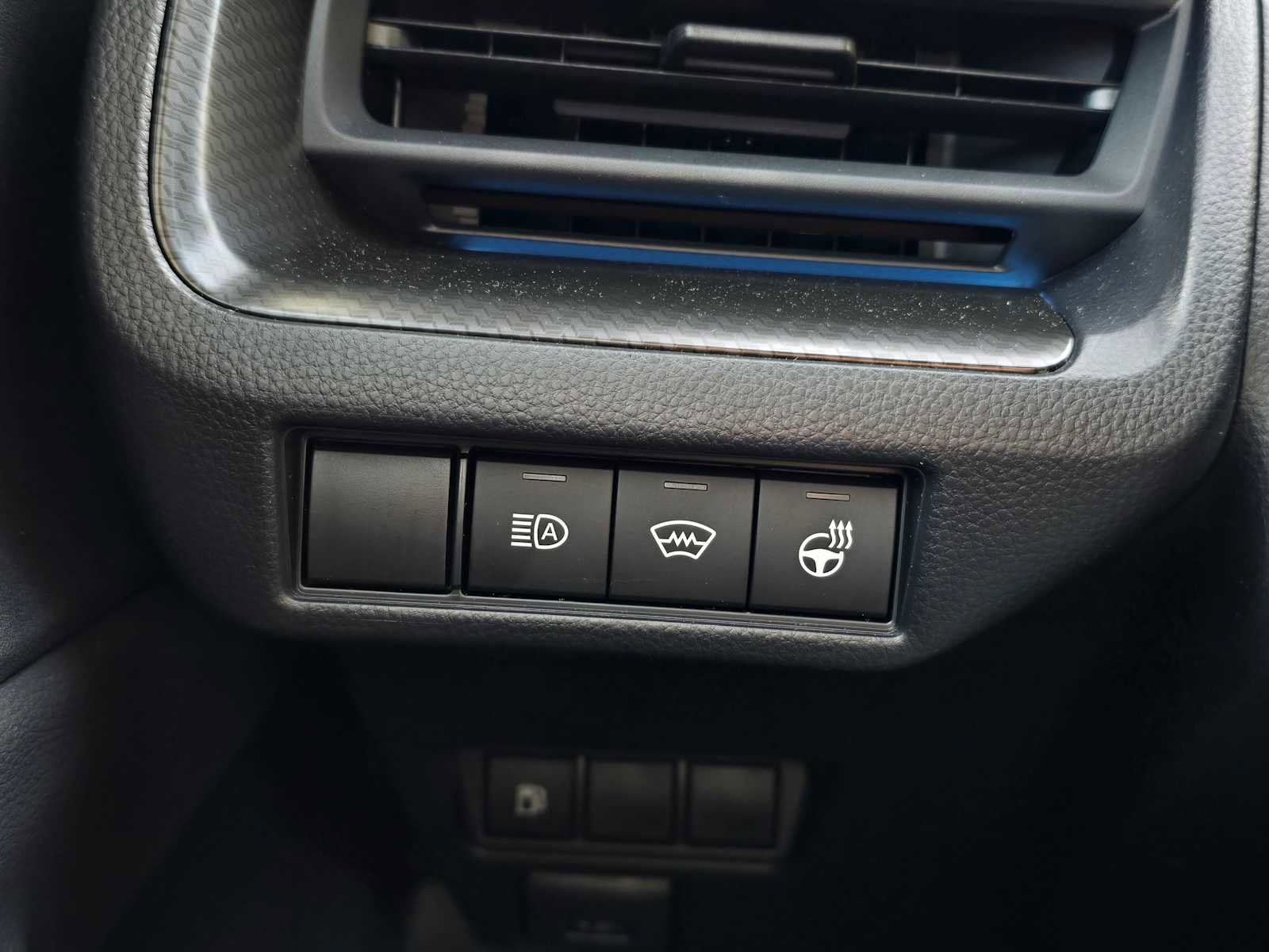 Certified 2025 Toyota Prius AWD image 28