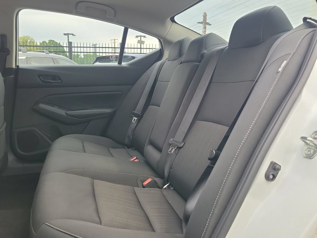 Used 2025 Nissan Altima 2.5 SV FWD image 8