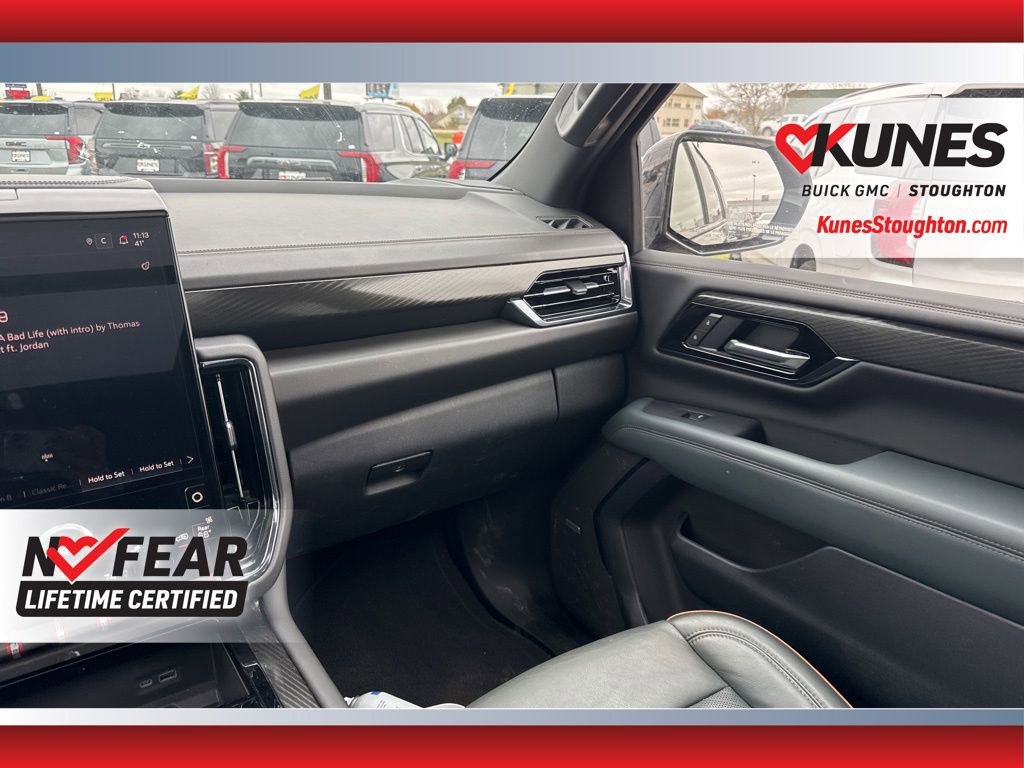 Used 2025 GMC Yukon XL AT4 image 39