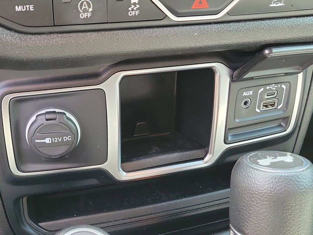 Used 2024 Jeep Wrangler Sport image 32