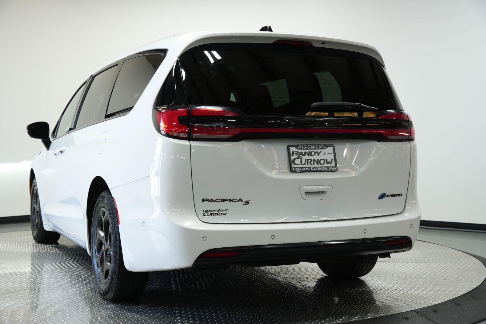 Used 2024 Chrysler Pacifica Limited FWD image 5