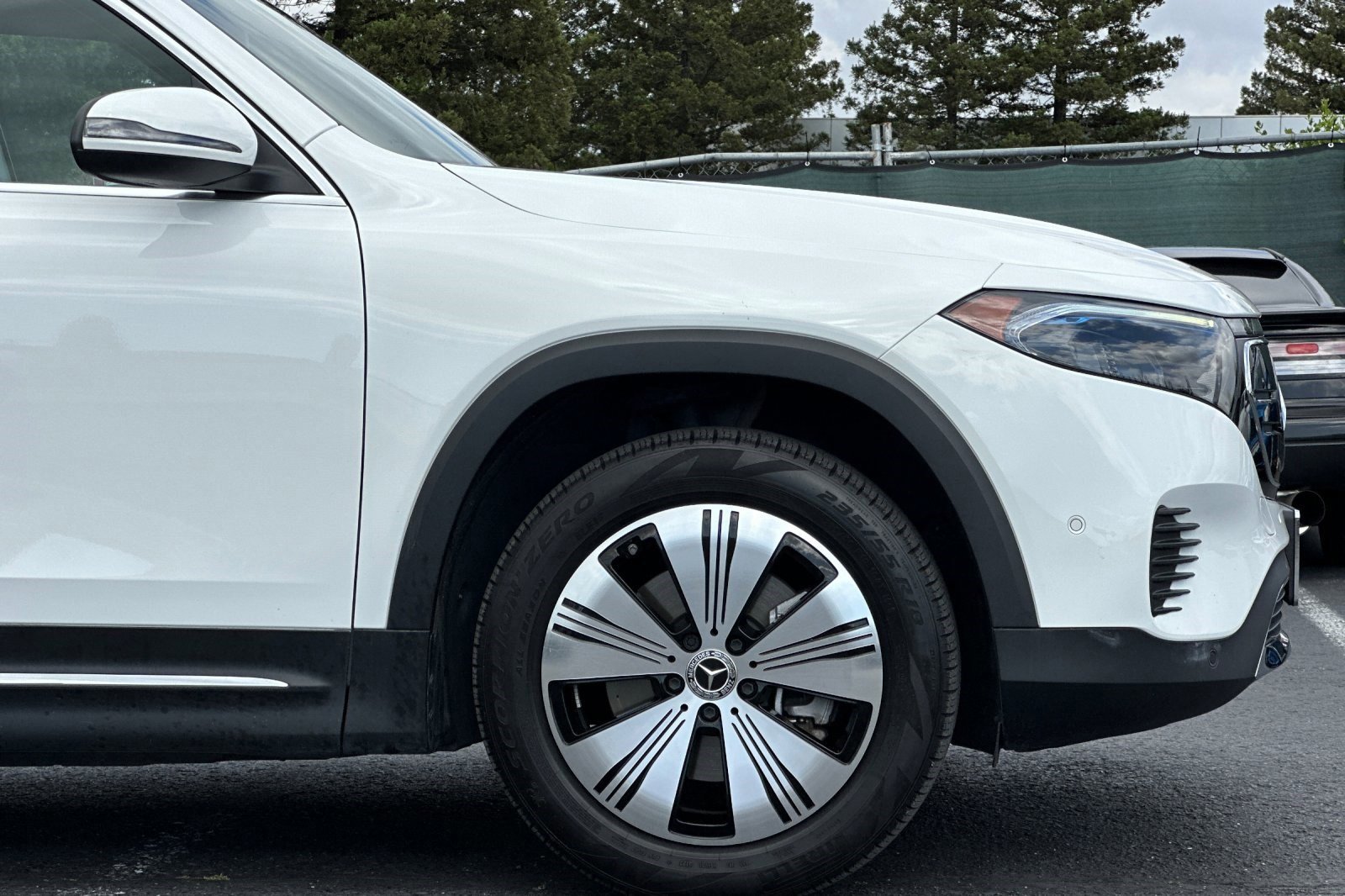 Used 2023 Mercedes-Benz EQB 300 4MATIC image 36