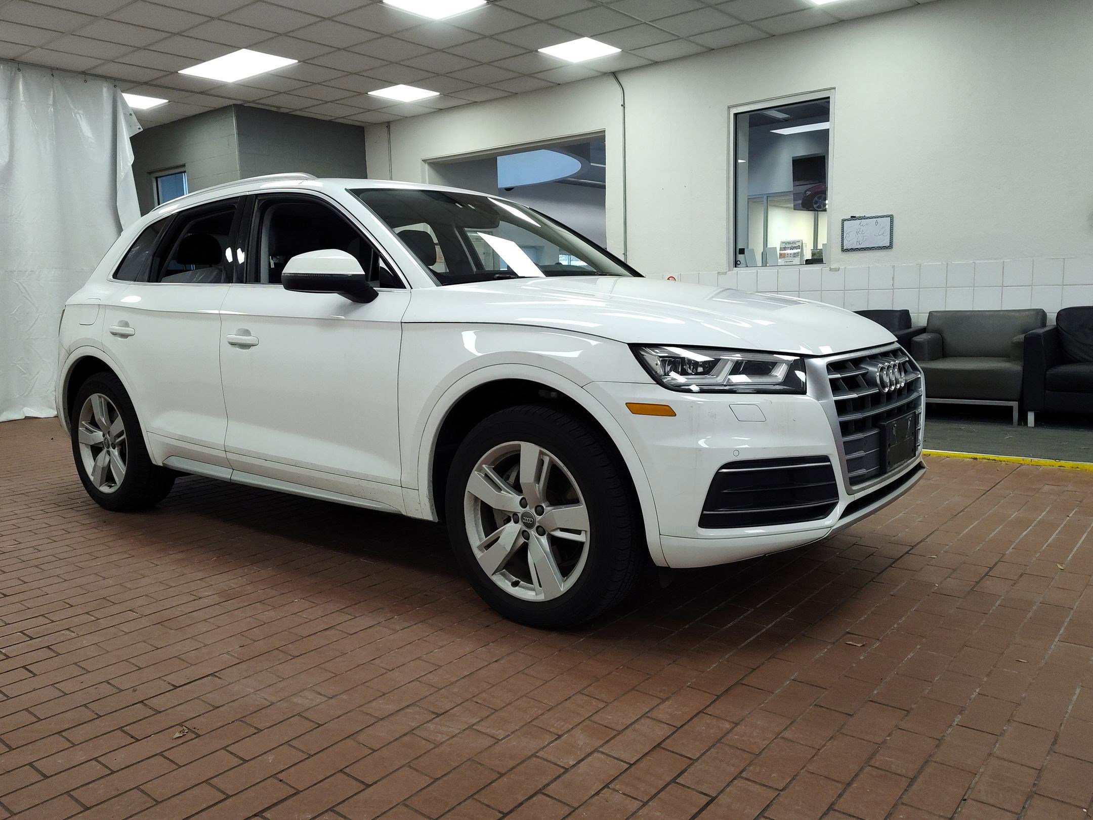 Used 2018 Audi Q5 2.0T Premium Plus w/ Premium Plus Package image 6