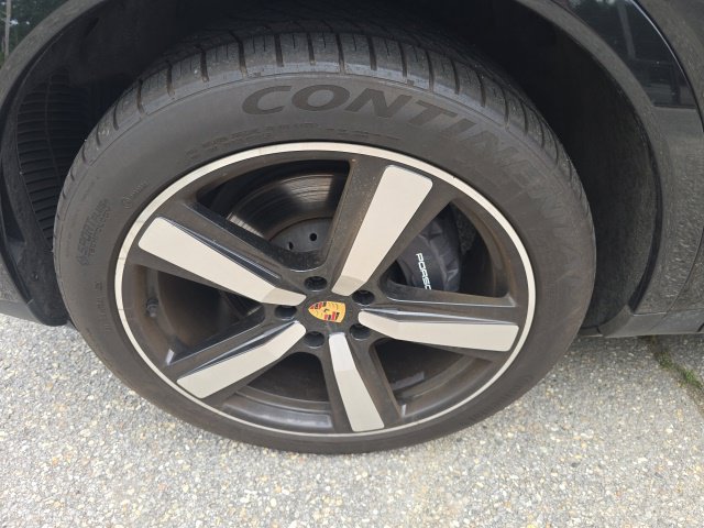 Used 2024 Porsche Cayenne AWD/4WD image 10