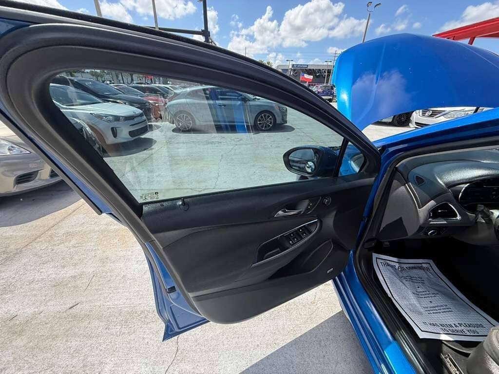 Used 2017 Chevrolet Cruze LT w/ Sun And Sound Package FWD image 17