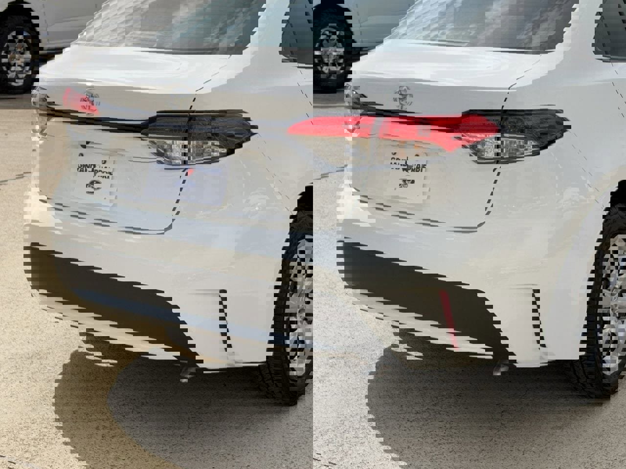 Used 2022 Toyota Corolla LE image 8