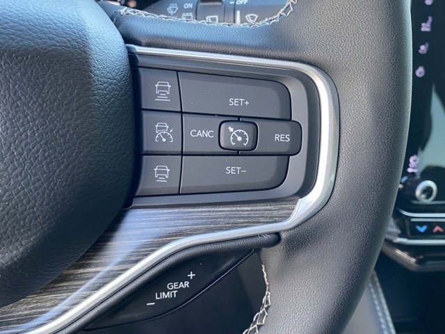 New 2023 Jeep Wagoneer Series III w/ Preferred Equipment Group image 19