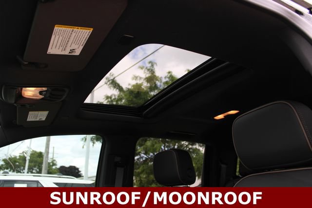 Used 2025 GMC Canyon Denali AWD/4WD image 9