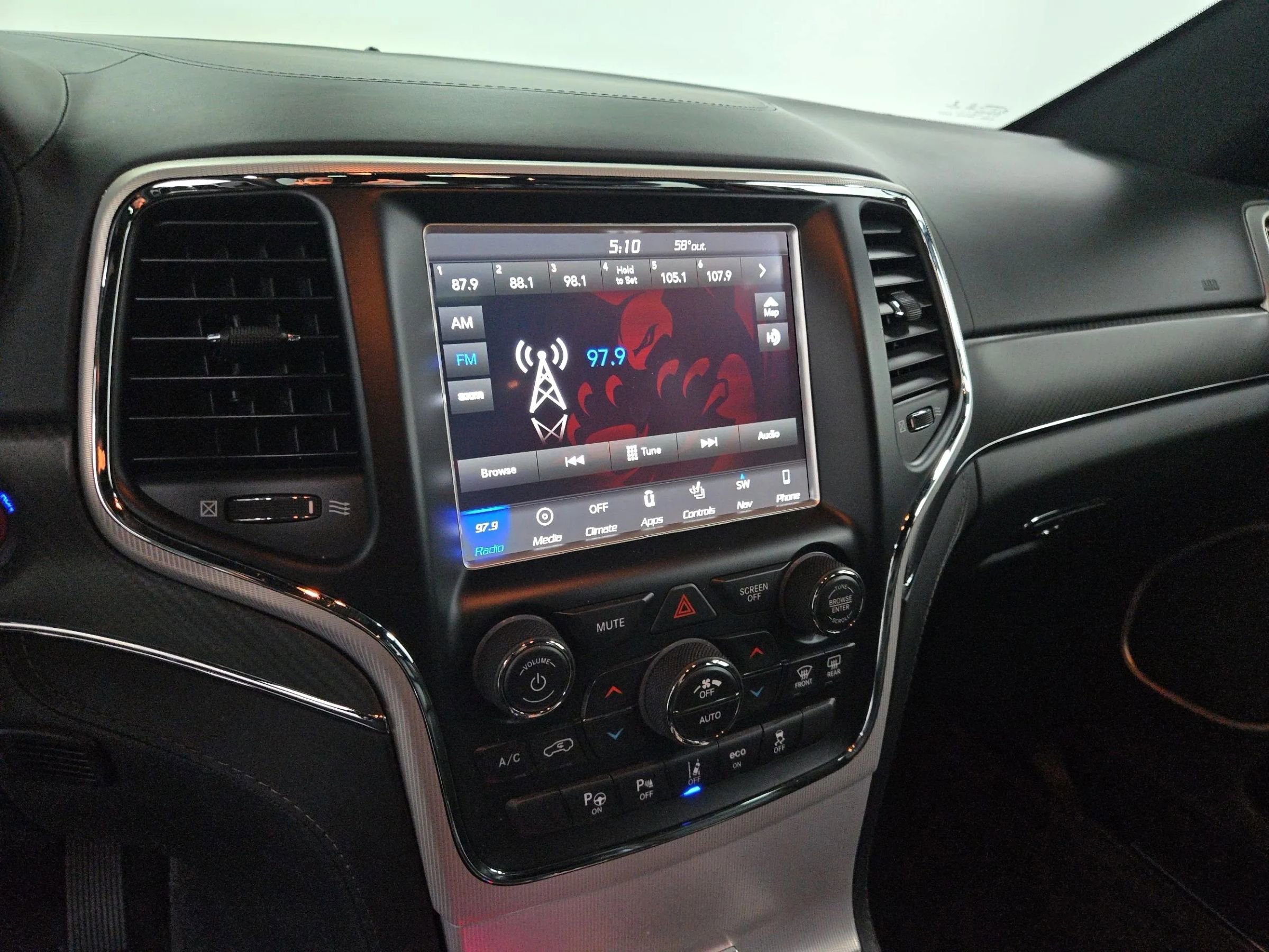 Used 2018 Jeep Grand Cherokee SRT image 28