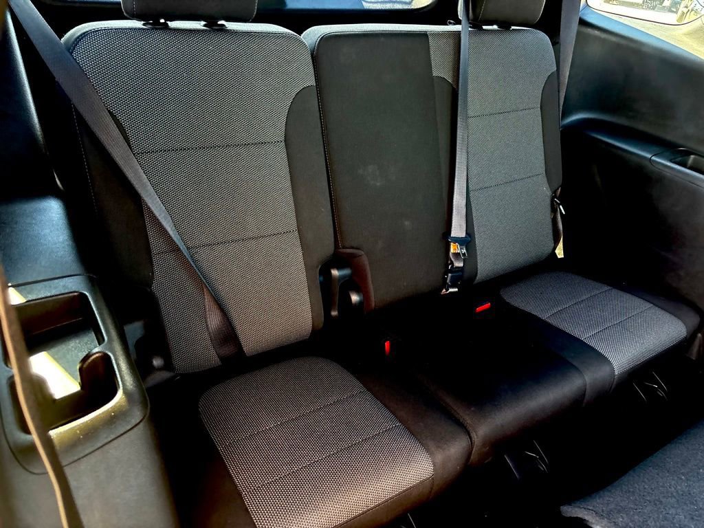 Used 2023 Chevrolet Traverse LT image 23