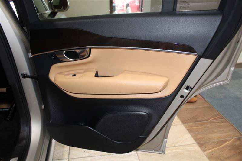 Used 2017 Volvo XC90 T5 Momentum AWD/4WD image 31