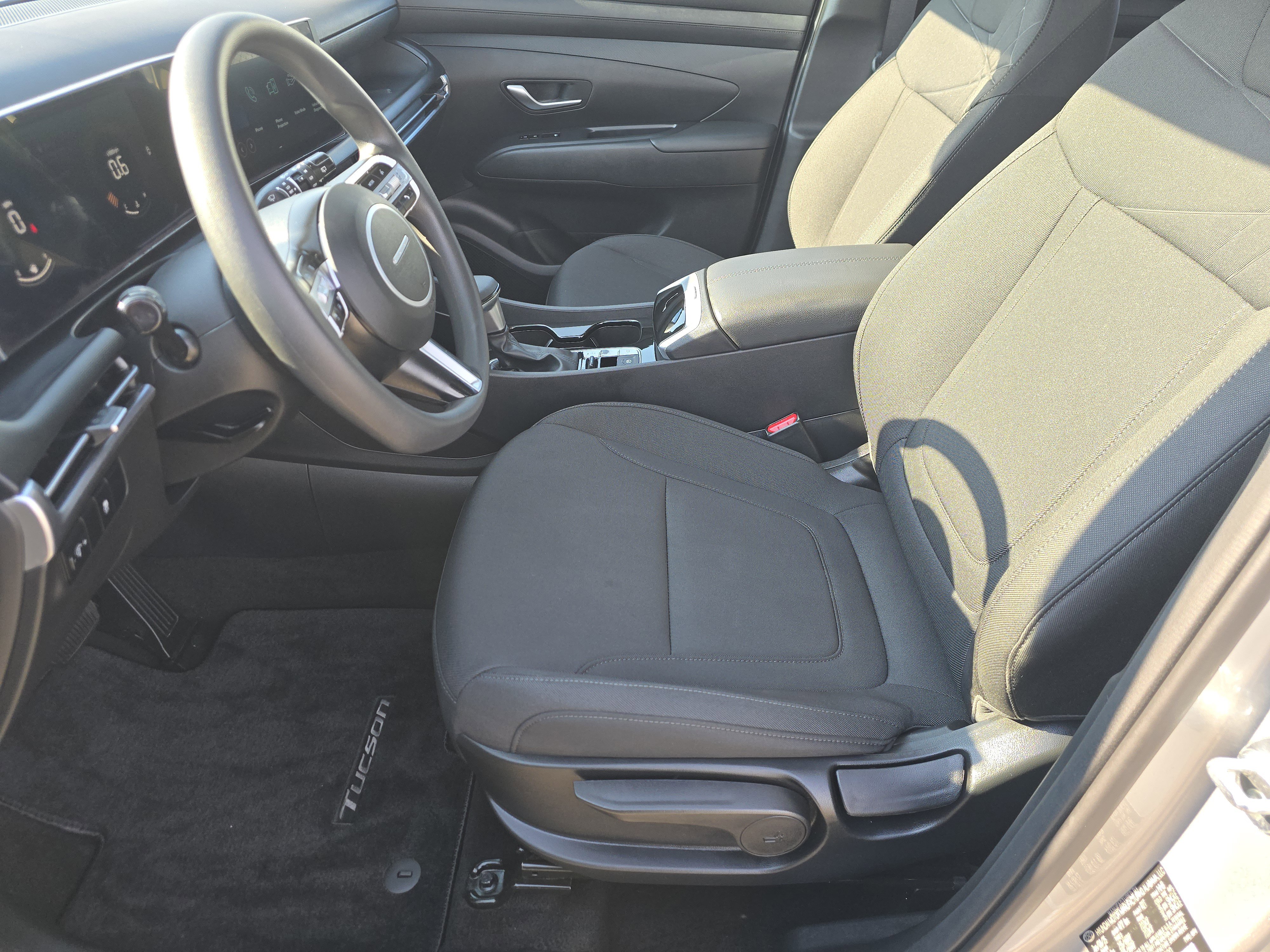 Used 2025 Hyundai Tucson SE image 16