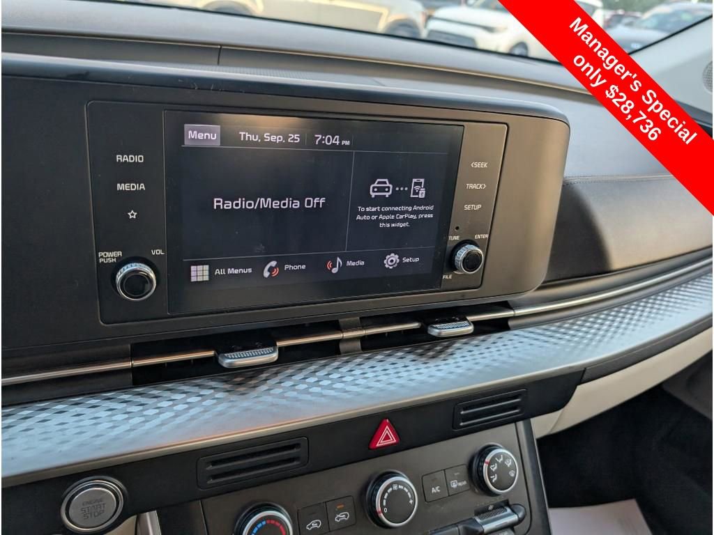 Used 2024 Kia Carnival LX image 18