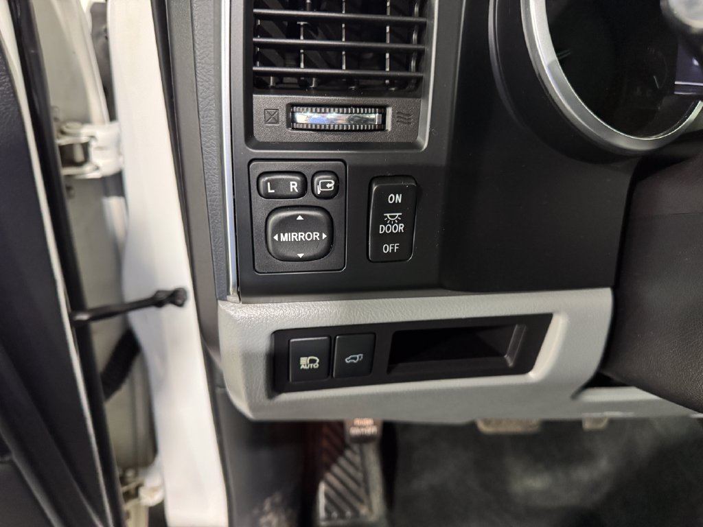 Used 2018 Toyota Sequoia Platinum AWD/4WD image 36