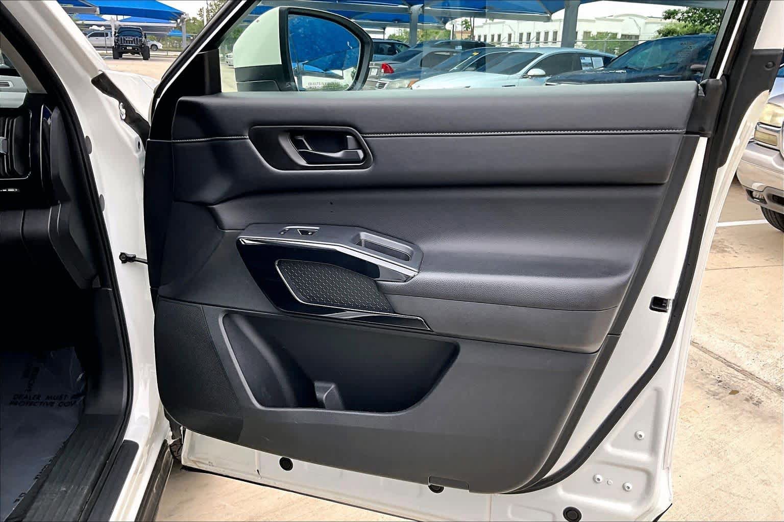 Used 2024 Nissan Pathfinder SV AWD/4WD image 23