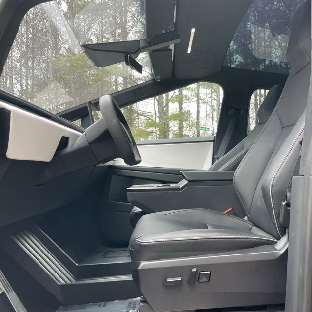 Used 2024 Tesla Cybertruck AWD Crew Cab image 15