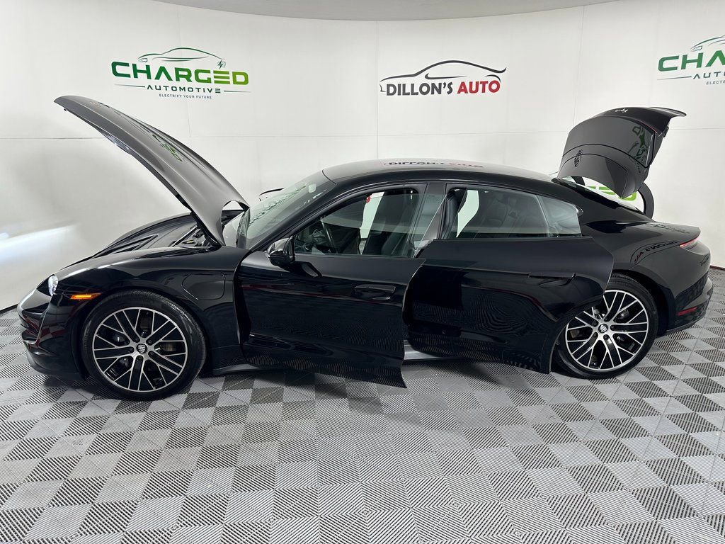 Used 2021 Porsche Taycan image 11