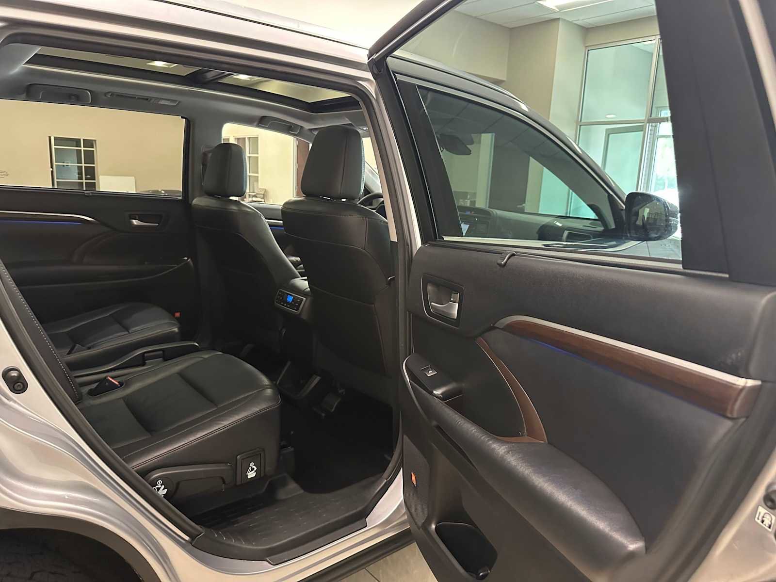 Used 2014 Toyota Highlander Limited Platinum AWD/4WD image 27