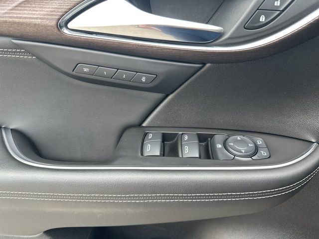 Used 2023 Buick Envision Avenir image 36