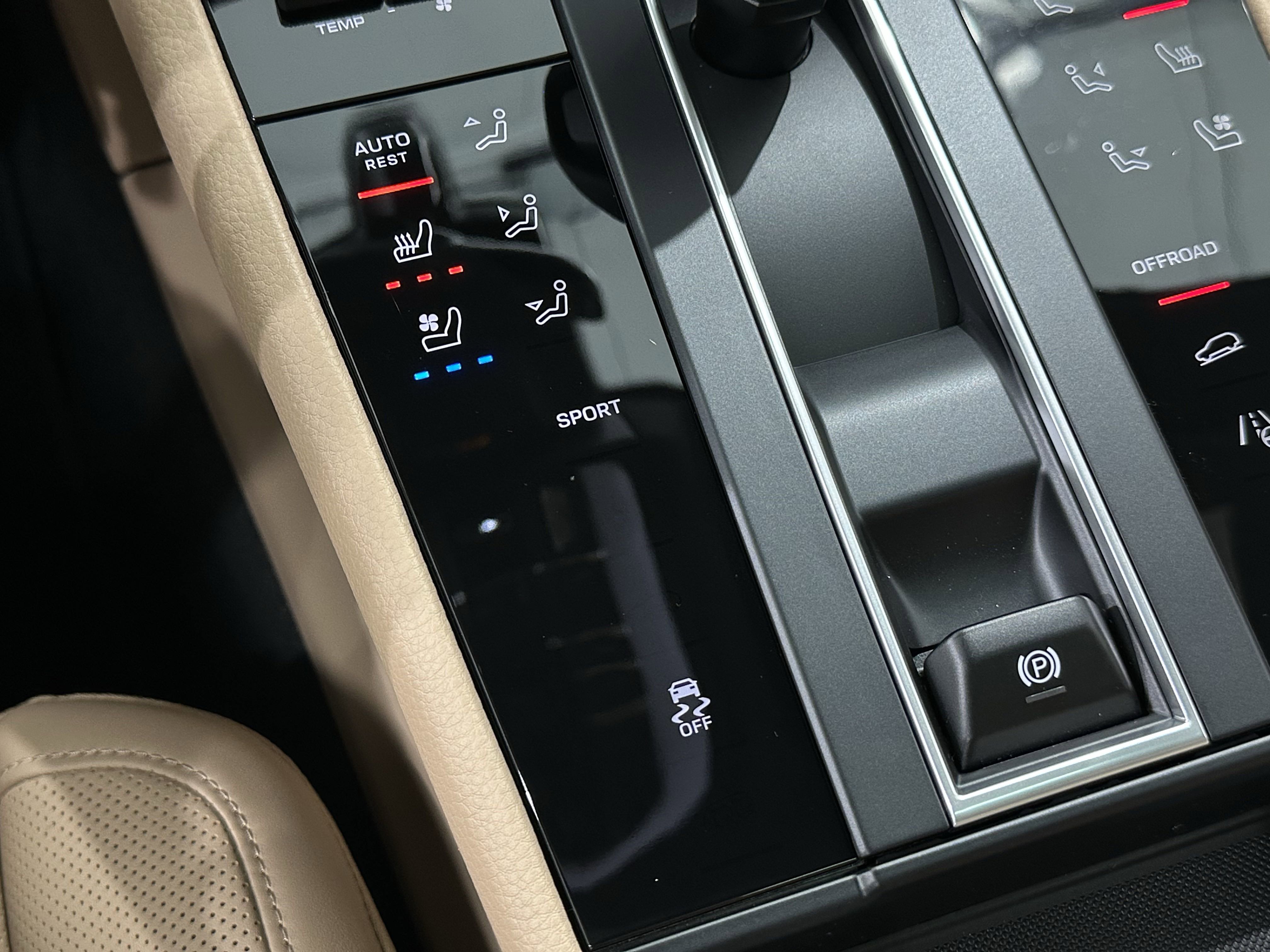 Certified 2025 Porsche Macan image 36