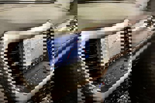 Certified 2023 GMC Acadia SLT w/ Technology Package image 27