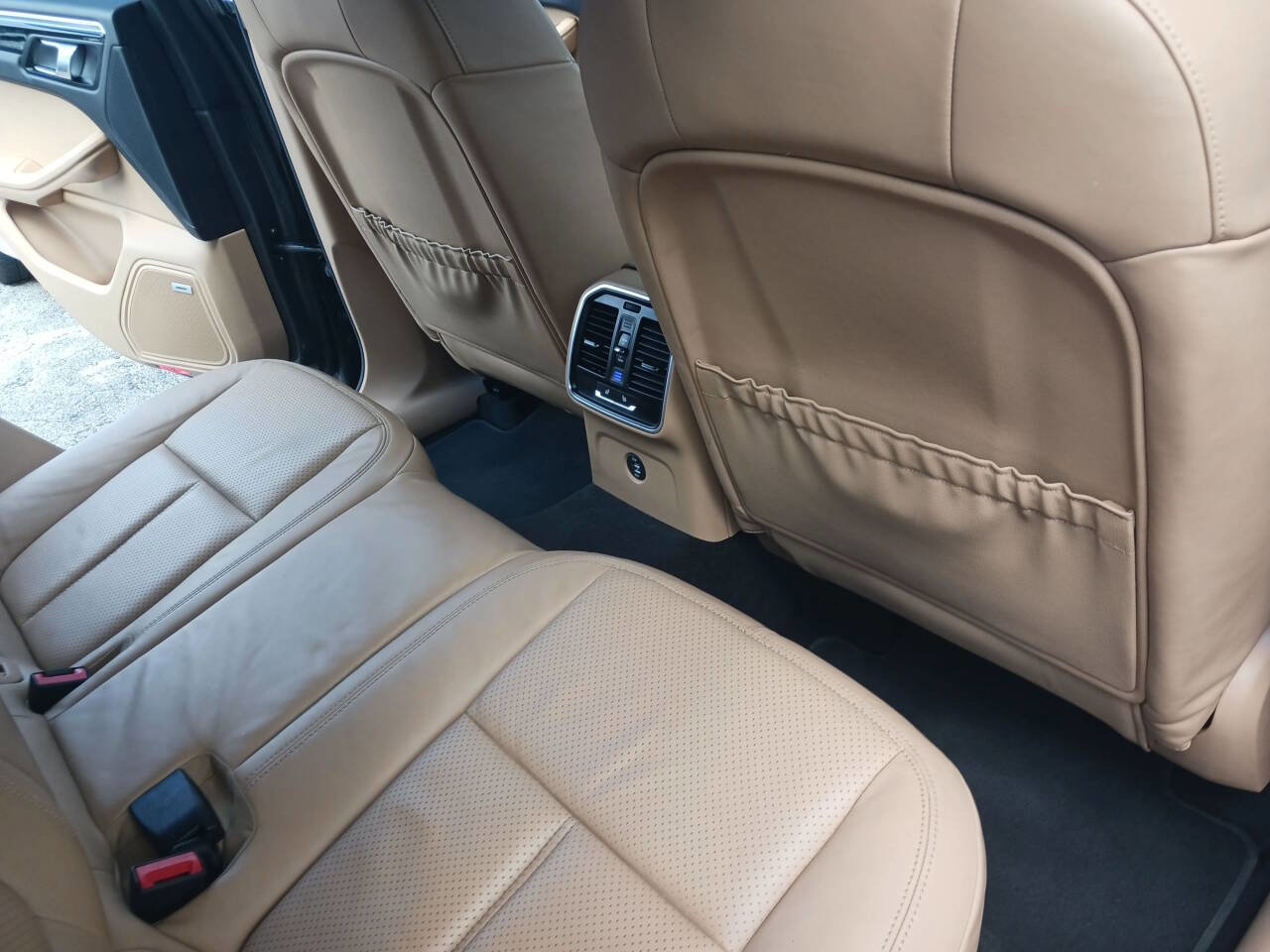 Used 2017 Porsche Macan image 36