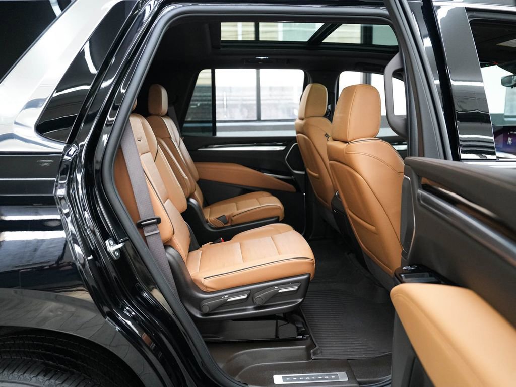 Used 2025 Cadillac Escalade Premium Luxury w/ LPO, Floor Liner Package AWD/4WD image 32