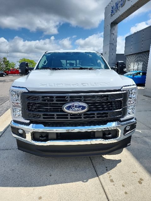 New 2026 Ford F350 XL w/ XL Chrome Package AWD/4WD image 3