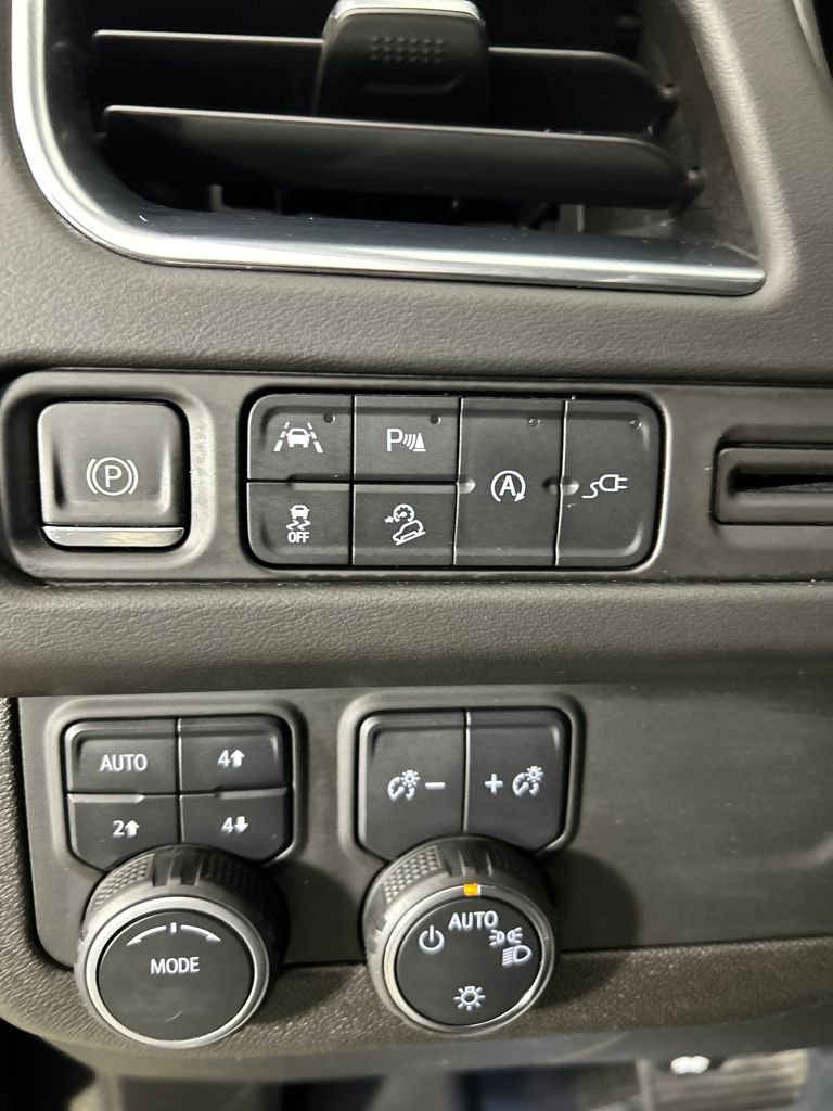 Used 2022 Chevrolet Suburban Premier image 13