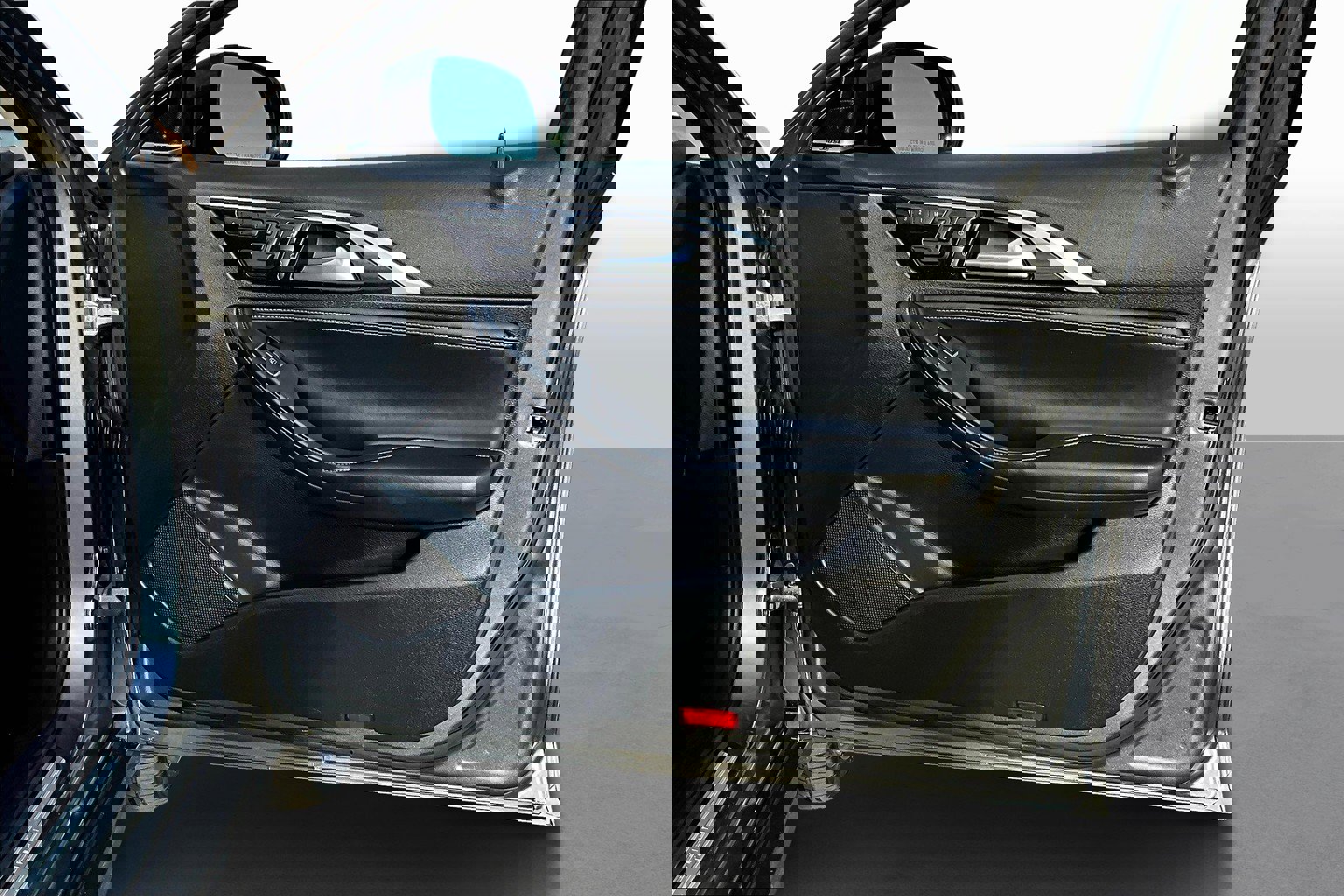 Used 2017 INFINITI QX30 Premium w/ Navigation Package image 18