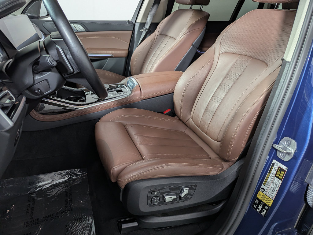 Used 2021 BMW X7 xDrive40i w/ Premium Package AWD/4WD image 16