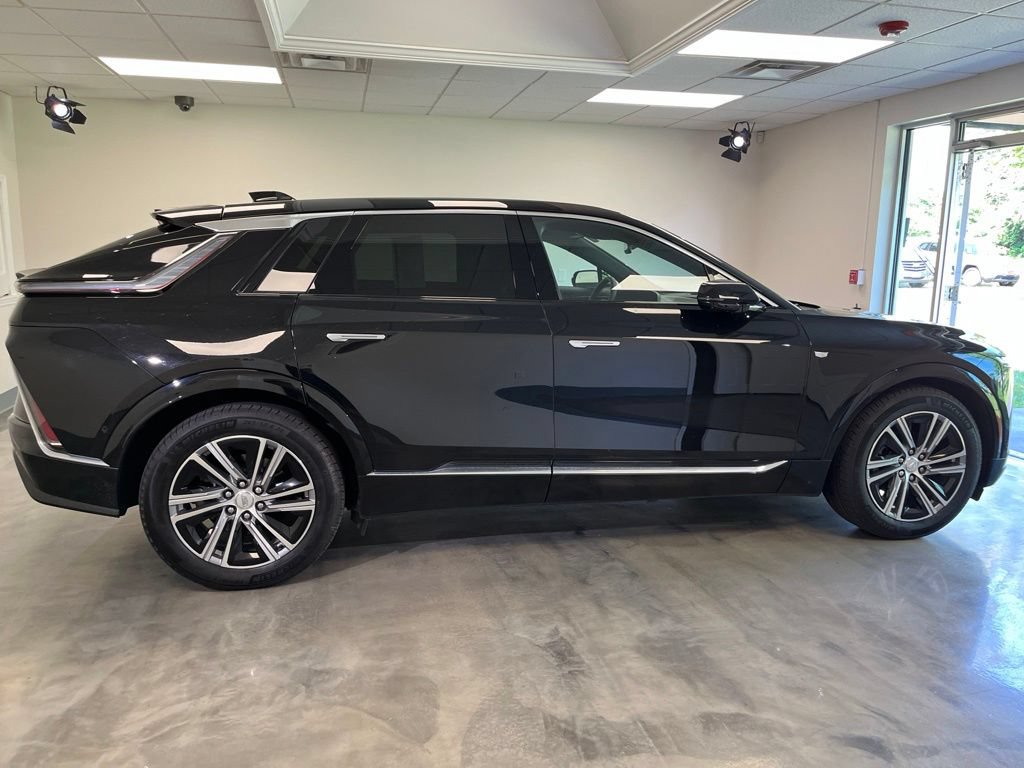 Used 2024 Cadillac Lyriq Luxury w/ LPO, Floor Liner Package AWD/4WD image 8