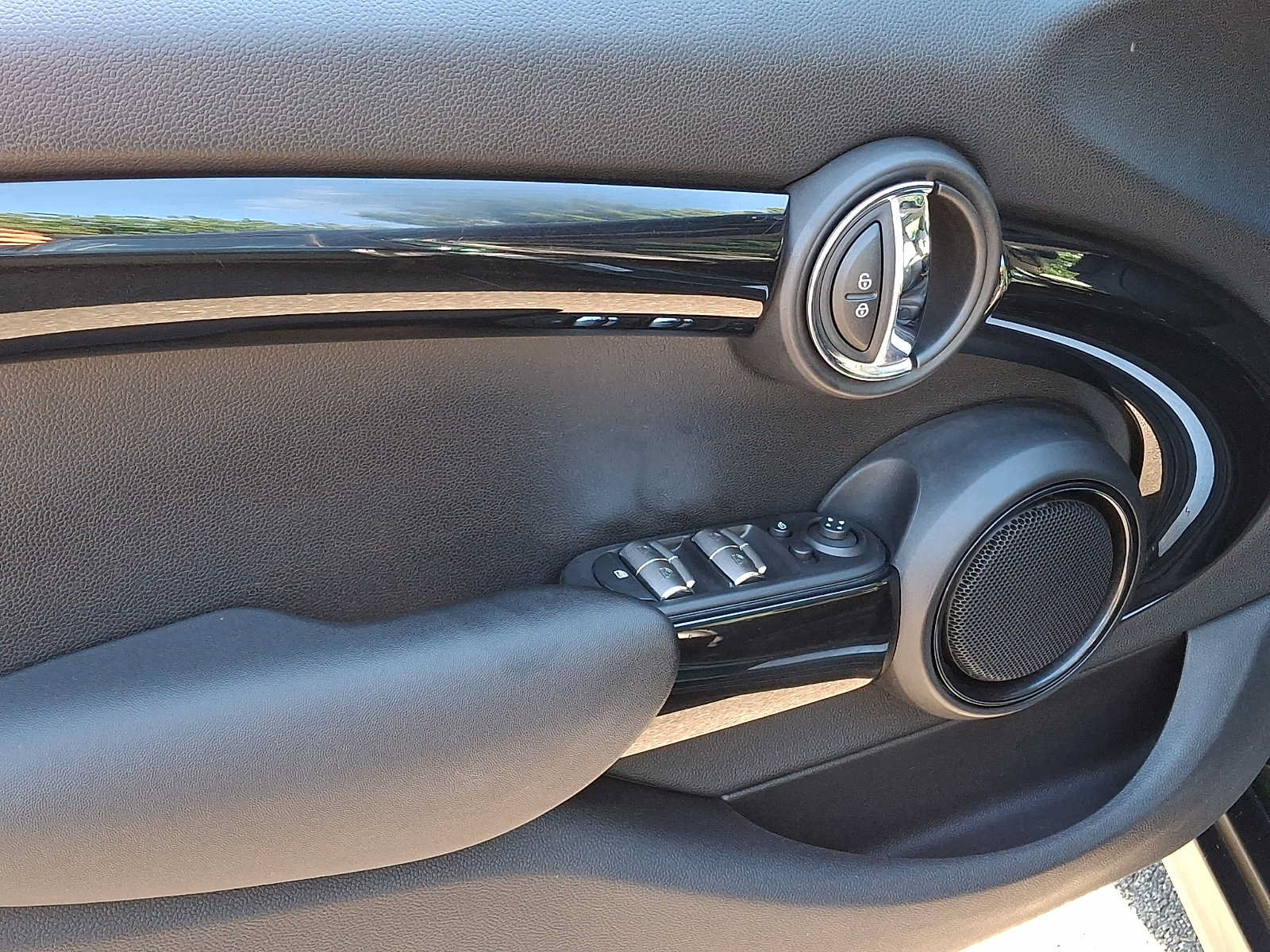 Used 2017 MINI Cooper S FWD image 8