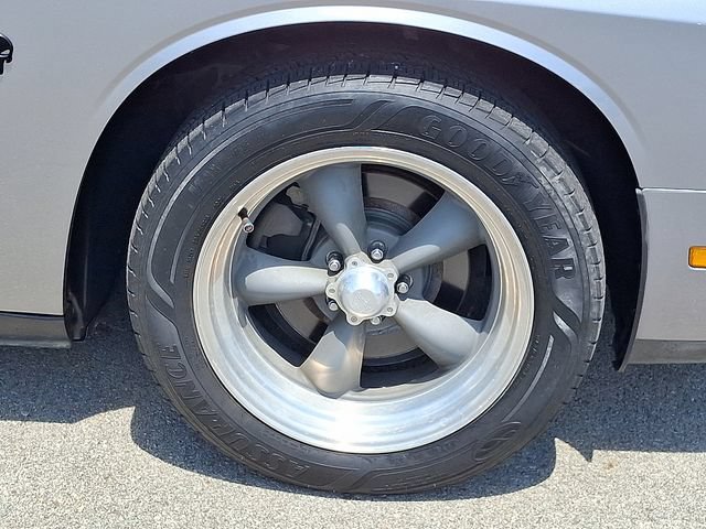 Used 2014 Dodge Challenger SXT RWD image 8