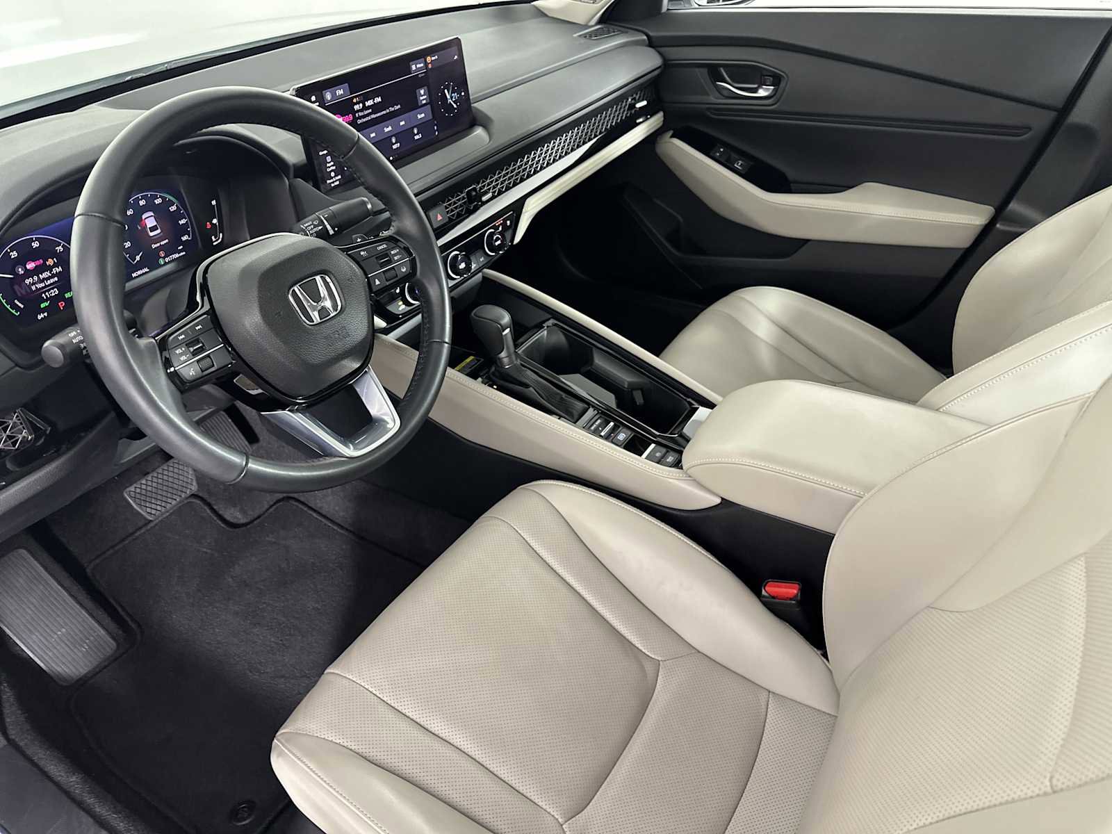 Used 2024 Honda Accord Touring image 14