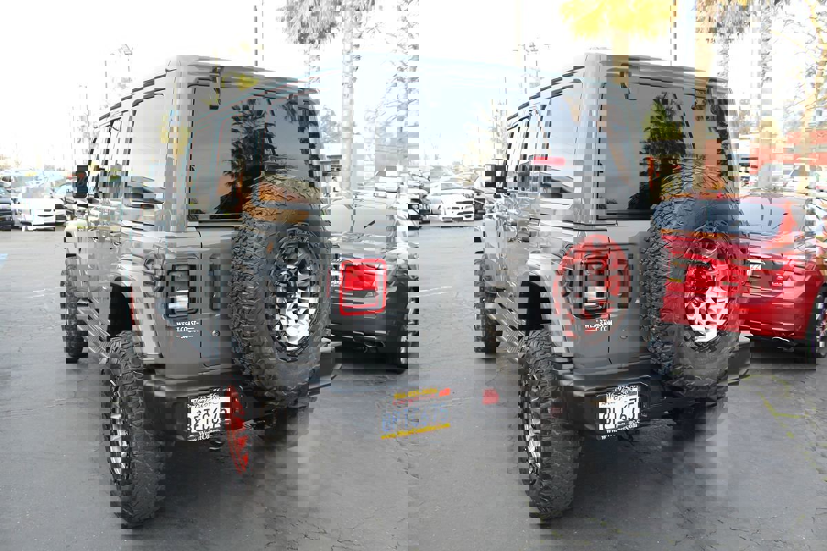 Used 2020 Jeep Wrangler Unlimited Sahara image 5