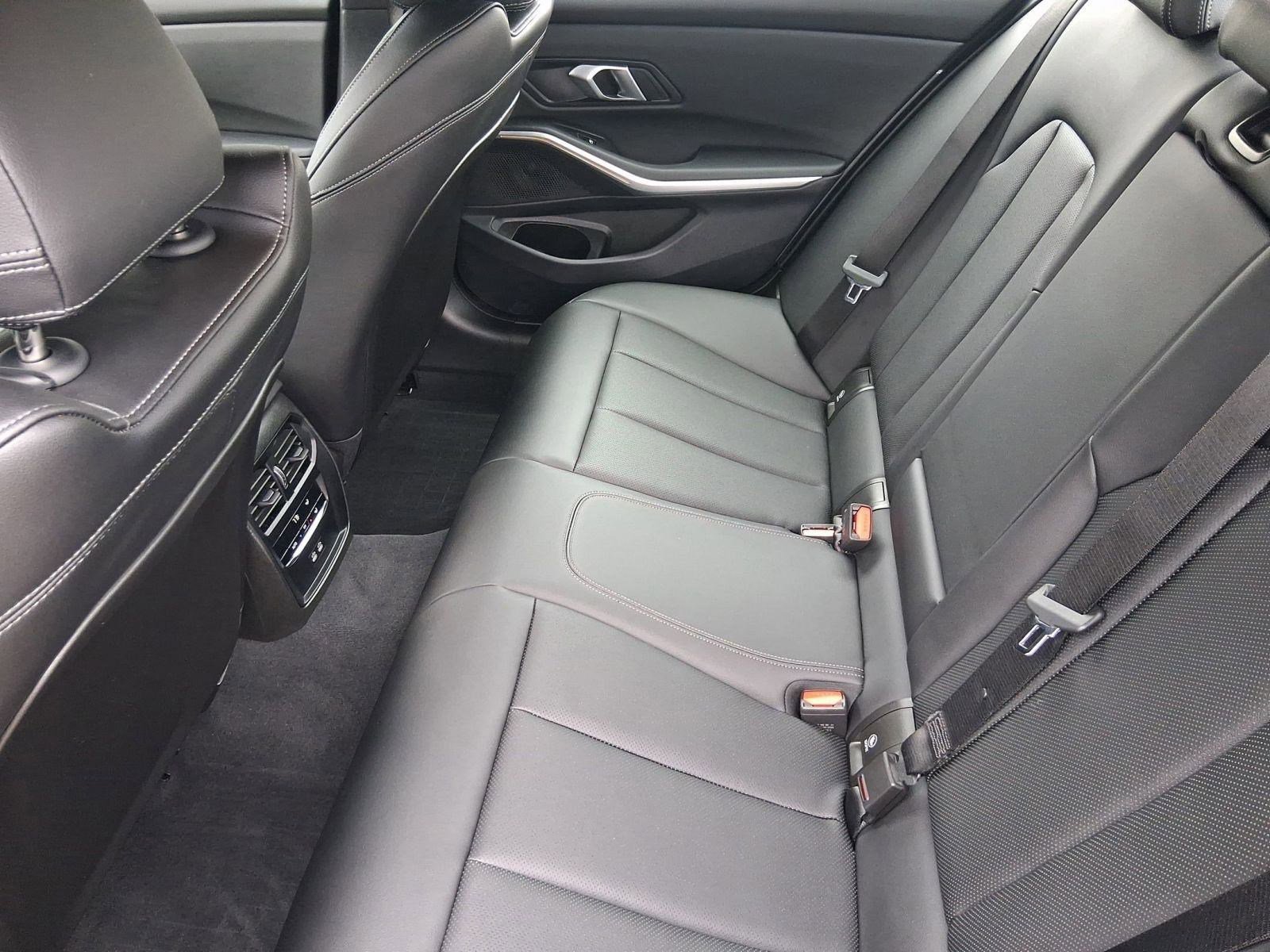 Used 2025 BMW 330i Sedan w/ Convenience Package image 29