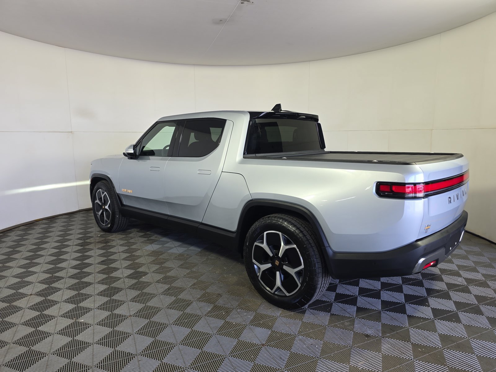 Used 2024 Rivian R1T Adventure Quad AWD/4WD image 3