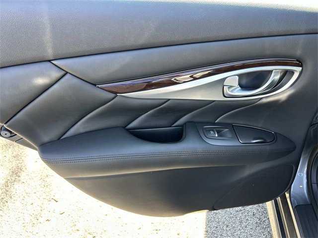 Used 2019 INFINITI Q70 Luxe w/ Proactive Package image 21